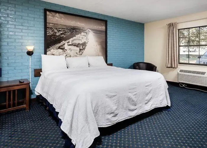 6 Tallahassee, Fl North Monroe Hotel