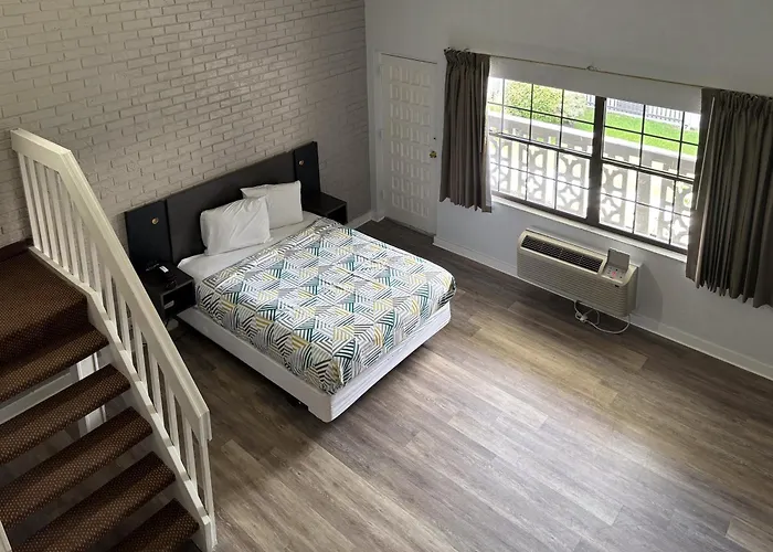 6 Tallahassee, Fl North Monroe Hotel 3*