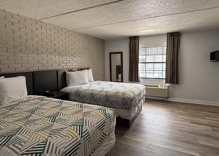 6 Tallahassee, Fl North Monroe Hotel